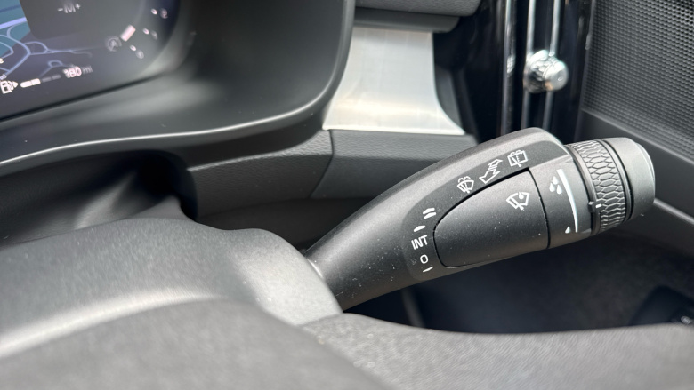 Volvo XC40 2.0 B3P Plus Black Edition 5dr Auto Petrol Estate